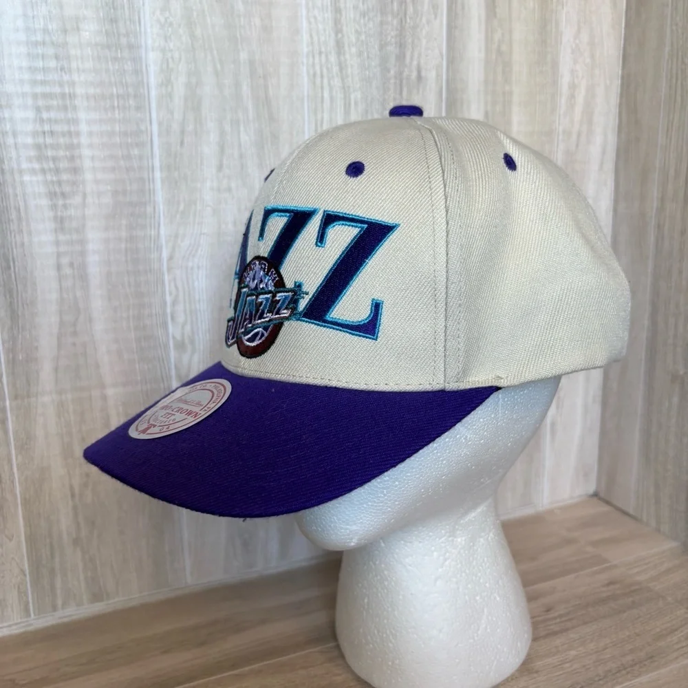 Utah Jazz Basketball Flat Bill Mitchell & Ness Men's Cream and Purple Hat